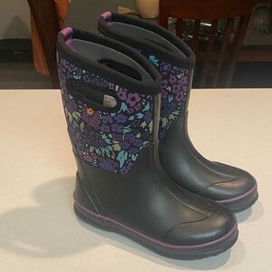 BOGS CLASSIC WEATHER RAIN BOOTS BLACK PURPLE FLOWERS BIG KIDS SZ 4 EU 37